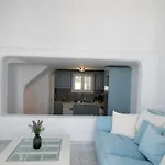 Dom wakacyjny Ultramare Mykonos Beachfront House With 2 Outdoor Tubs Panormos (Mykonos)