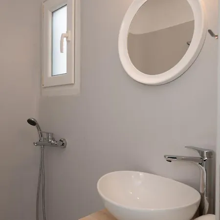 Beachfront House With 2 Outdoor Tubs بيت للعطل بانورموس ميكونو