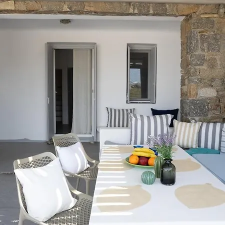Ultramare Mykonos Beachfront House With 2 Outdoor Tubs بيت للعطل